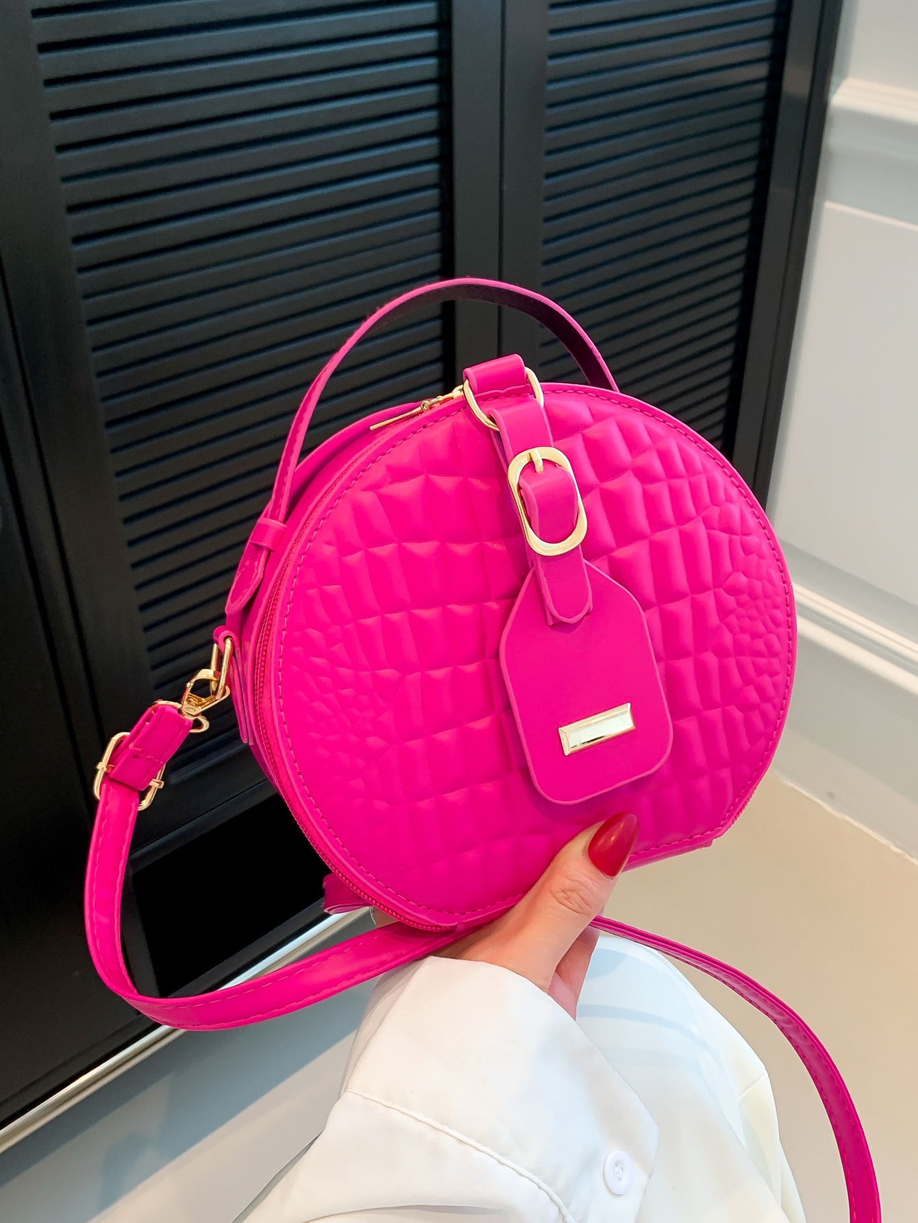 цена Женская мини-маленькая круглая сумка из крокодиловой кожи, ярко-розовый