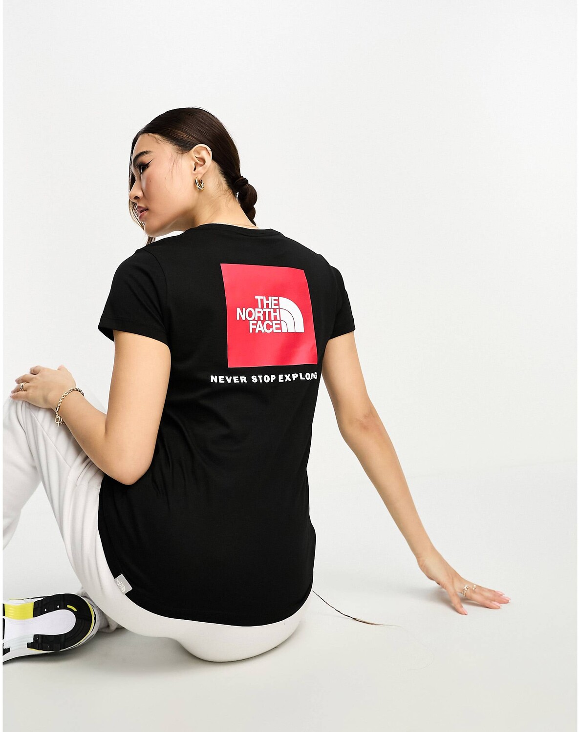 

Черная футболка с принтом на спине The North Face Redbox, Черный