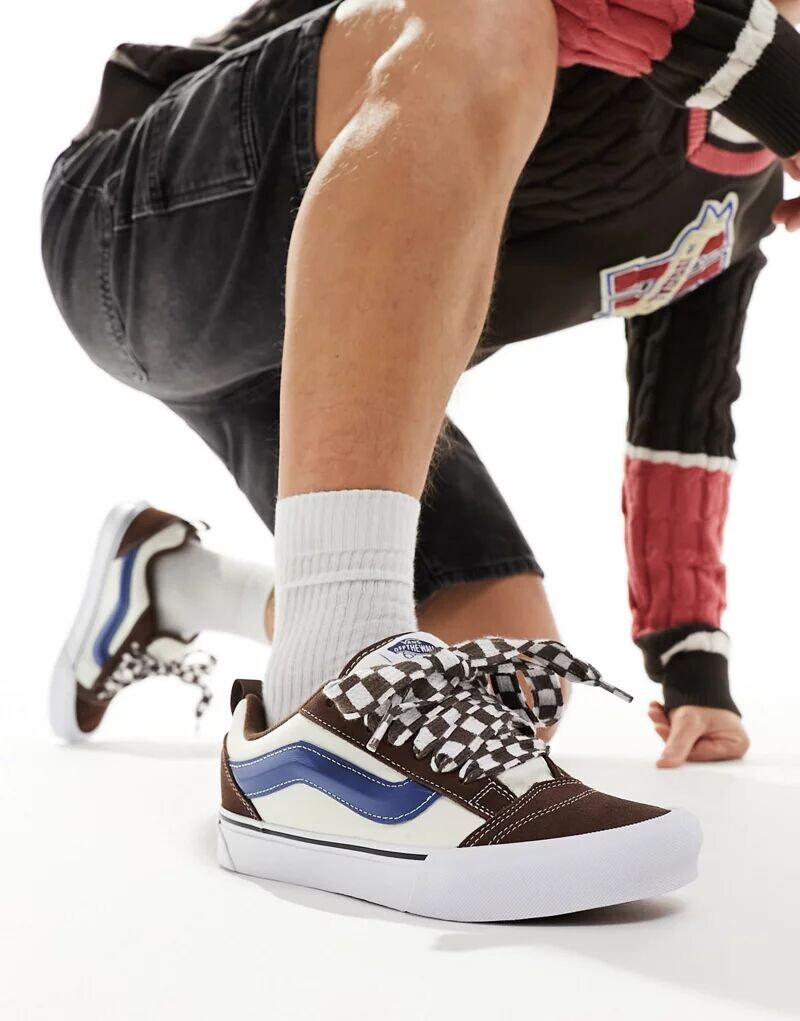 

Коричневые и синие массивные кроссовки Vans Knu Skool