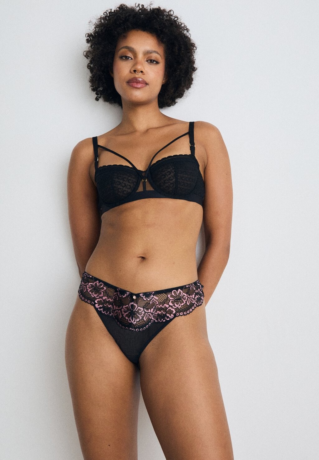 

Трусы SEXY PLANET THONG Ann Summers, черный