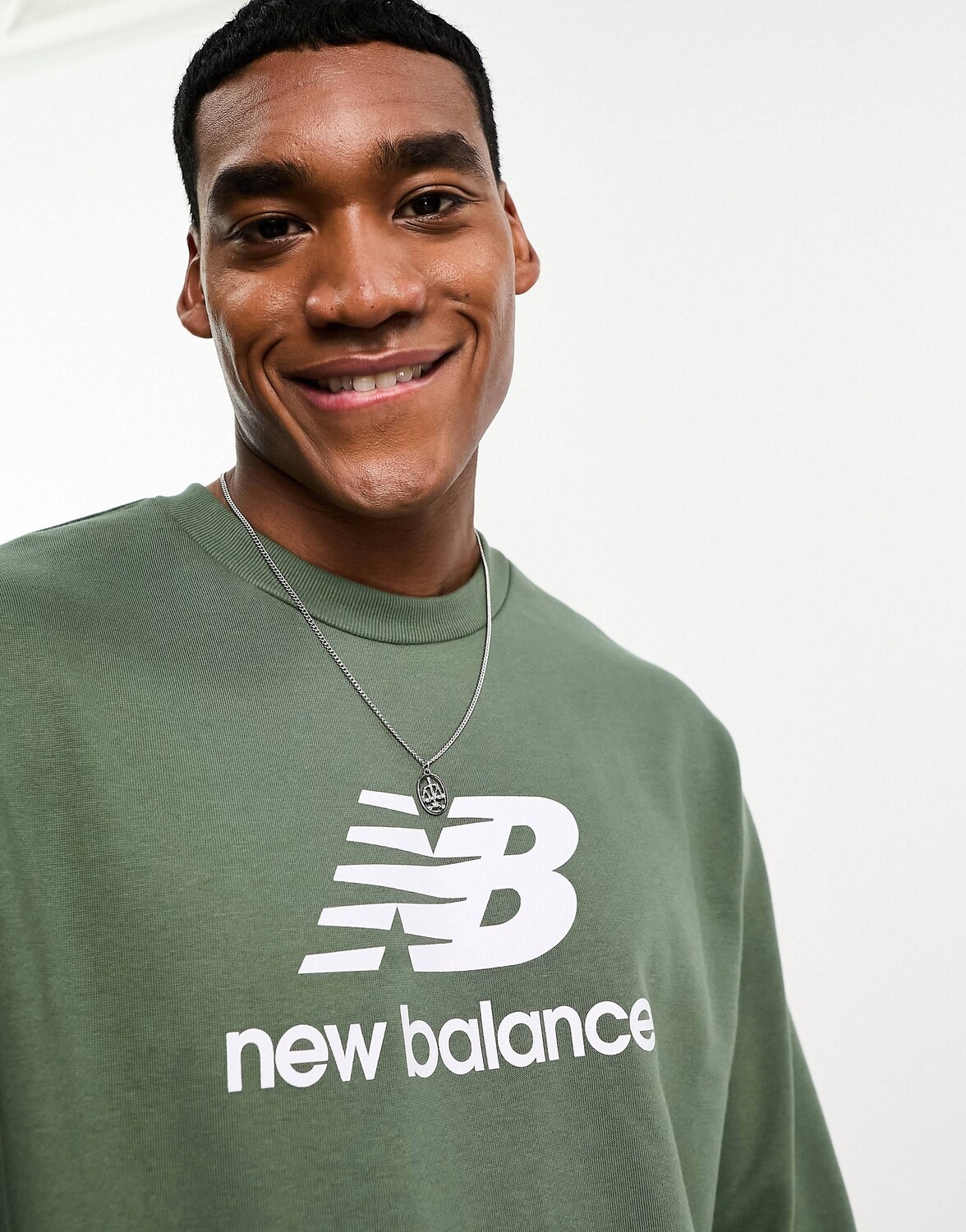 

Зеленая флисовая футболка с логотипом New Balance Essentials, Зеленый