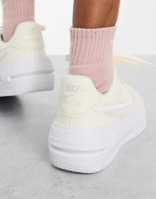 

Кроссовки цвета слоновой кости Nike Air Force 1 PLT.AF.ORM