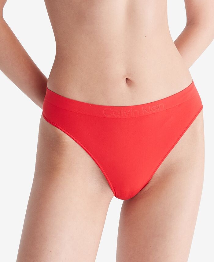 

Женские гибкие трусики-стринги со средней посадкой QD3958 Calvin Klein, красный