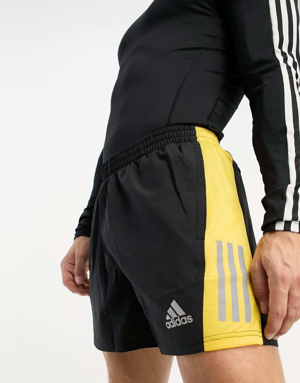 

Черно-желтые шорты adidas Running Own The Run размером 5 дюймов