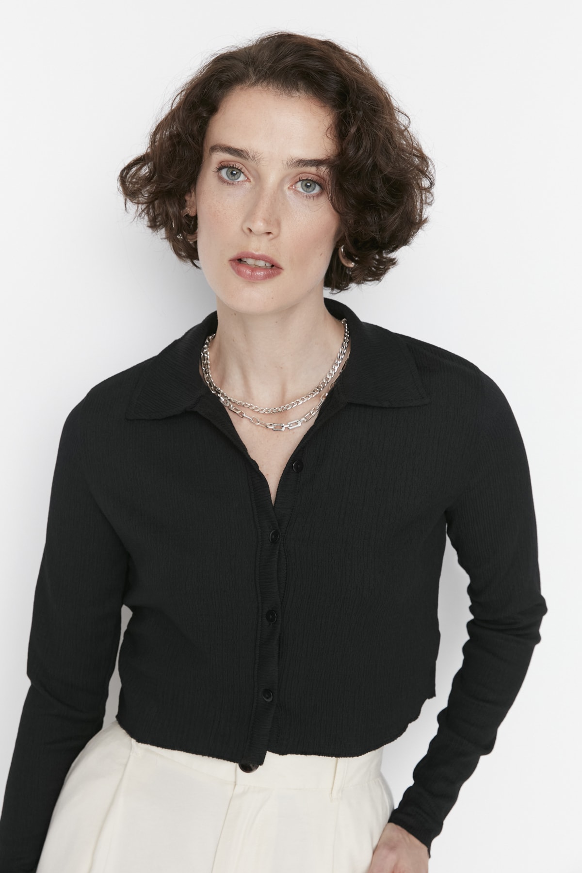 Блузка Trendyol укороченная с воротником-поло и воротником, черный укороченная футболка поло zara черный