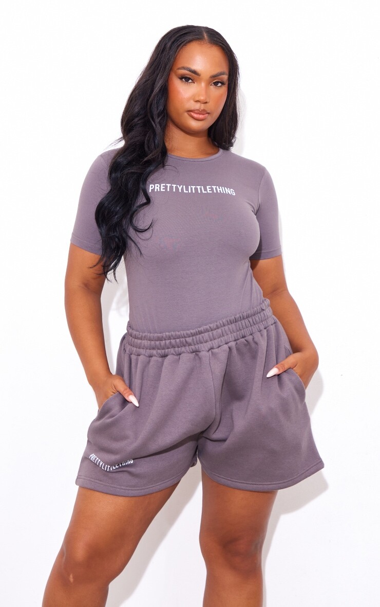 

PrettyLittleThing Плюс Темно-серое боди с короткими рукавами