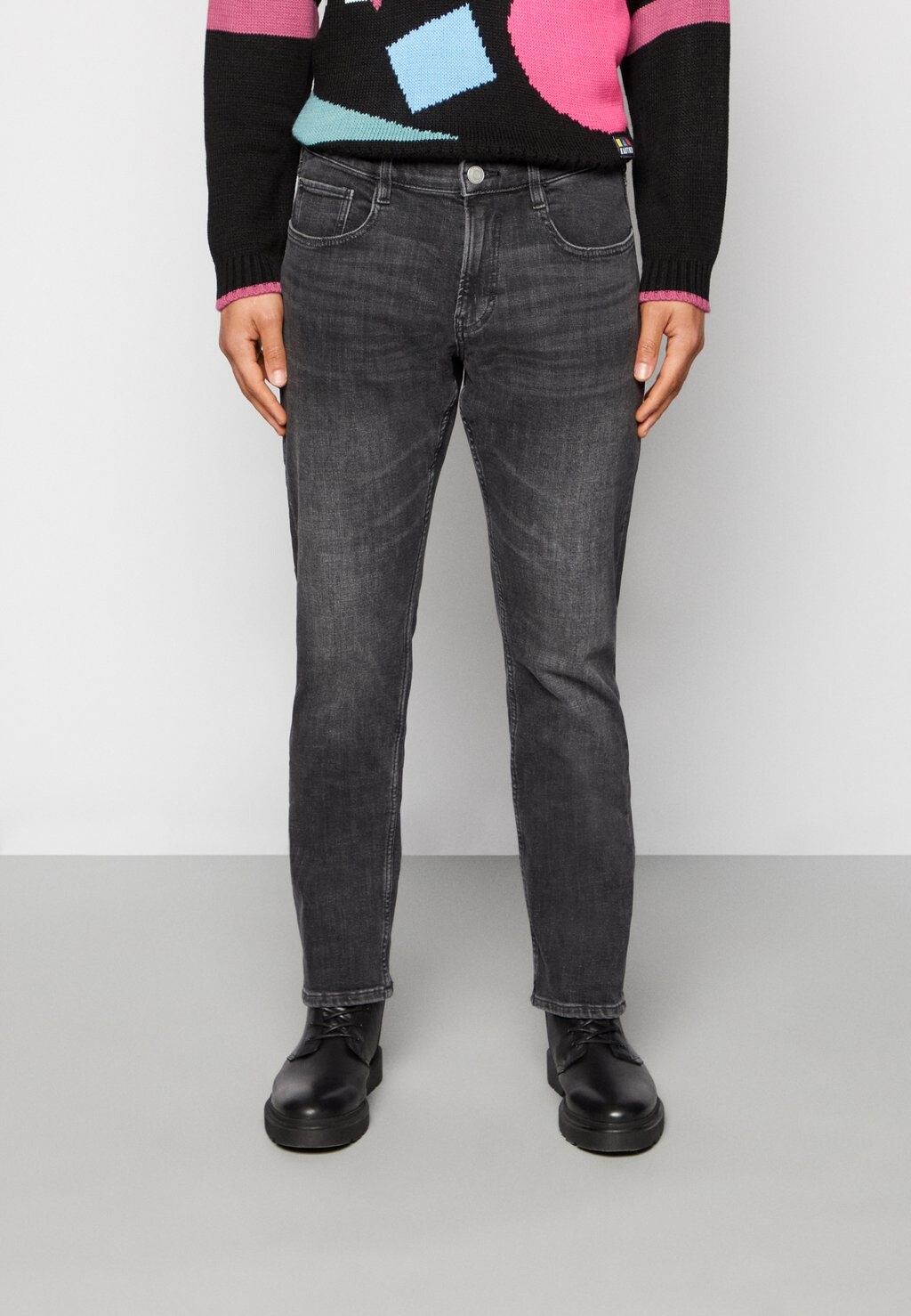 

Джинсы прямого кроя Esprit