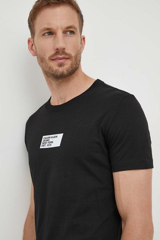 

Хлопковая футболка Calvin Klein Jeans, черный
