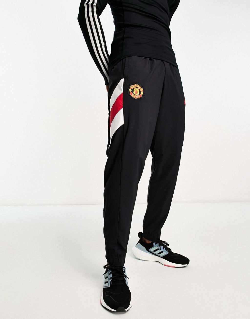 

Черные джоггеры adidas Football Manchester United FC Icons