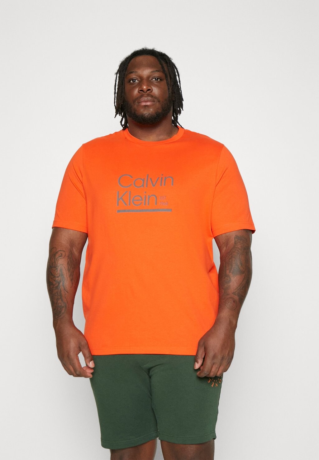 

Футболка с принтом Calvin Klein, оранжевый