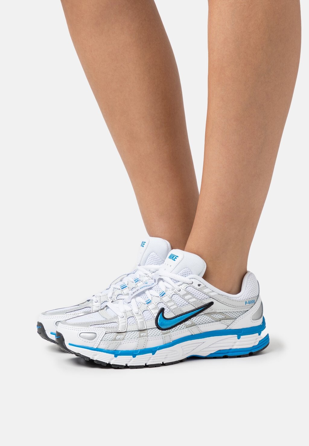 

Кроссовки Nike Wmns P-6000, белый / черный