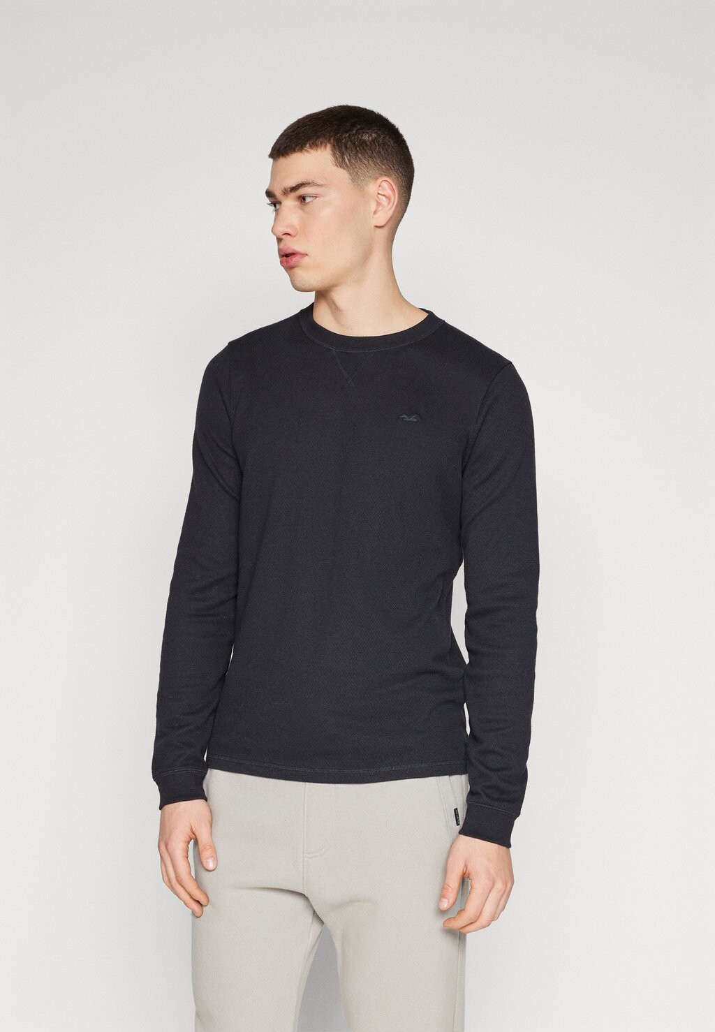 

Футболка с длинными рукавами Long-Sleeve Icon Waffle Crew T-Shirt Hollister Co.