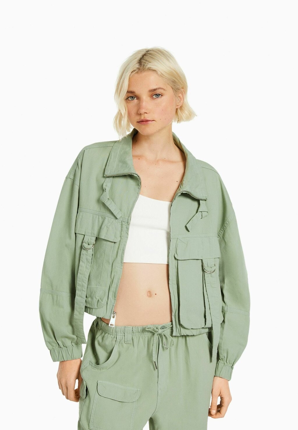 

Легкая куртка Bershka