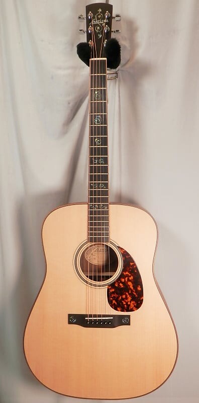 

Акустическая гитара Larrivee D-03 Rosewood Vine Special Dreadnought Acoustic Guitar Rosewood Back & Sides Satin Natural