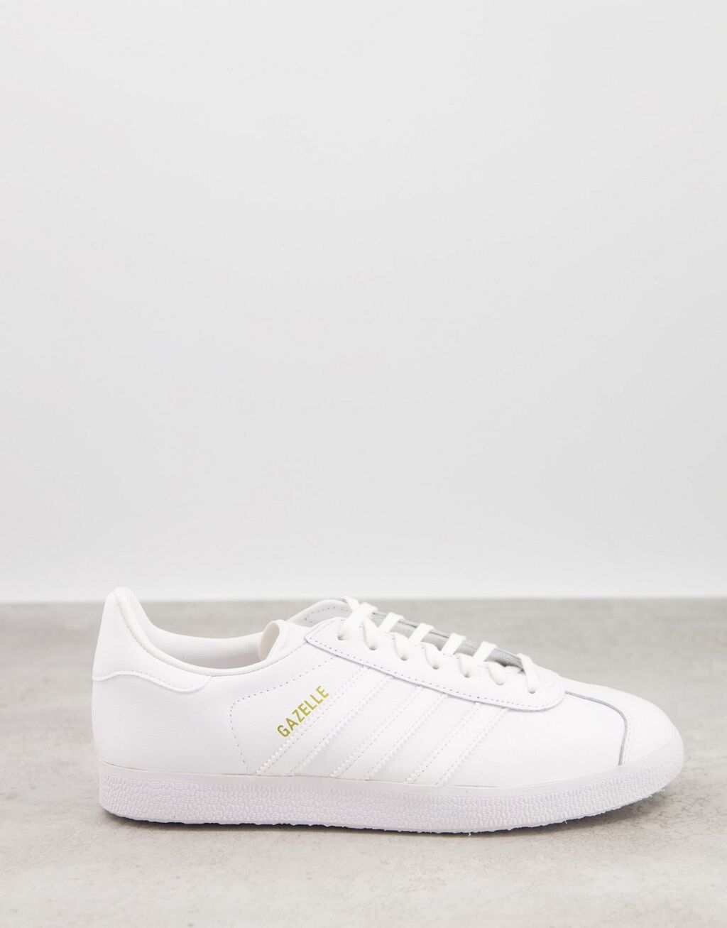 Белые кроссовки adidas Originals Gazelle футболка replenishment rainbow из фольги для девочек adidas белый