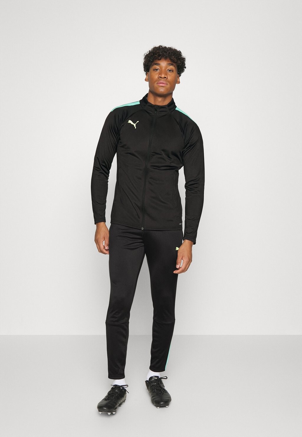 

Спортивный костюм Puma