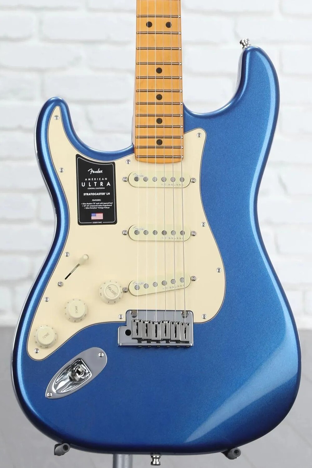 

Fender American Ultra Stratocaster для левшей — Cobra Blue, с кленовой накладкой на гриф