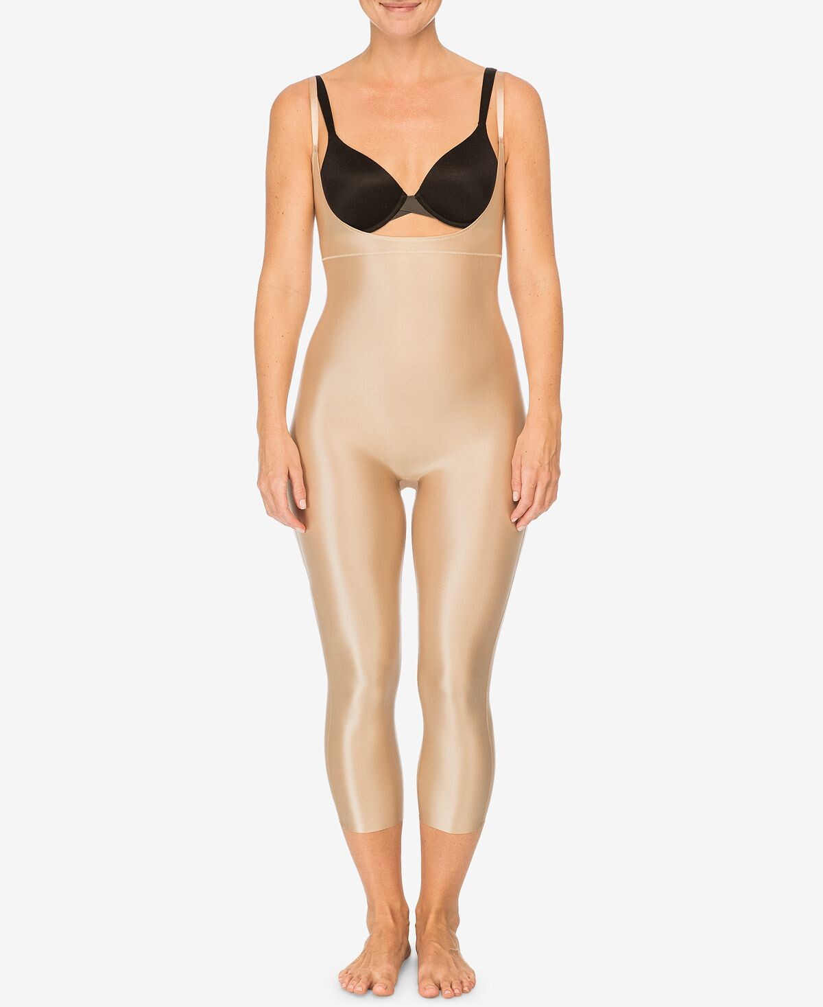 

Подойдите к своему модному комбинезону с открытой грудью SPANX