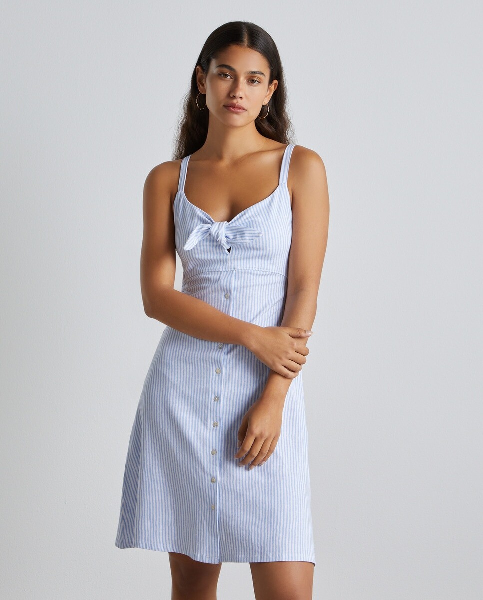 

Короткое платье на бретелях с бантом на груди. Easy Wear, белый