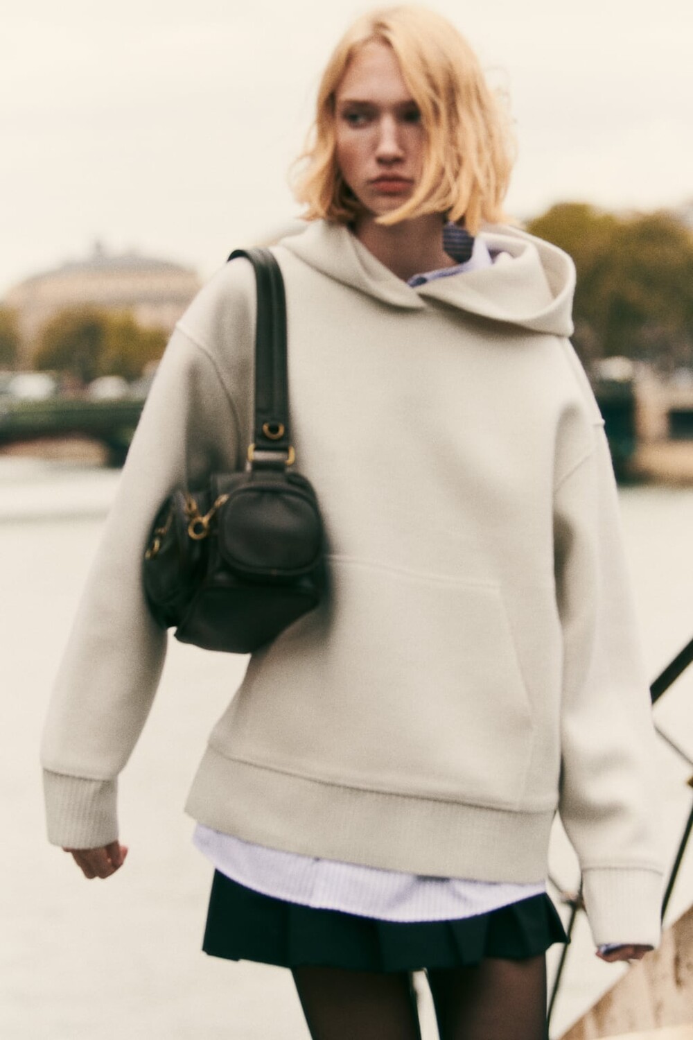 

Толстовка объемной вязки с карманом-мешочком ZARA, бежевый