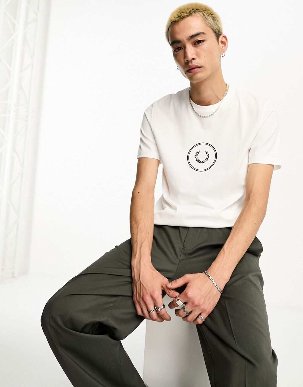 

Белая футболка с логотипом Fred Perry