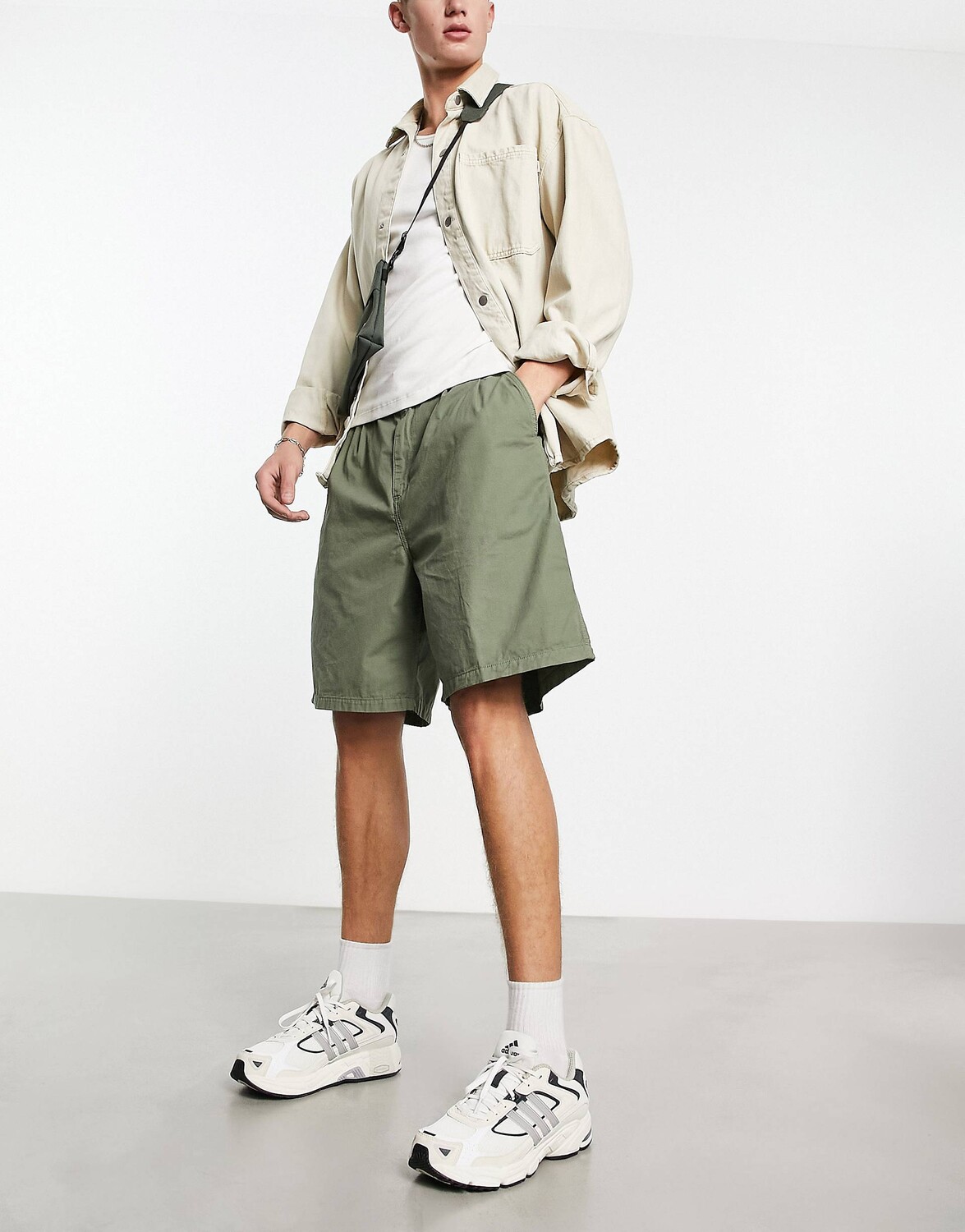 

Зеленые шорты чинос свободного кроя Carhartt WIP Colston