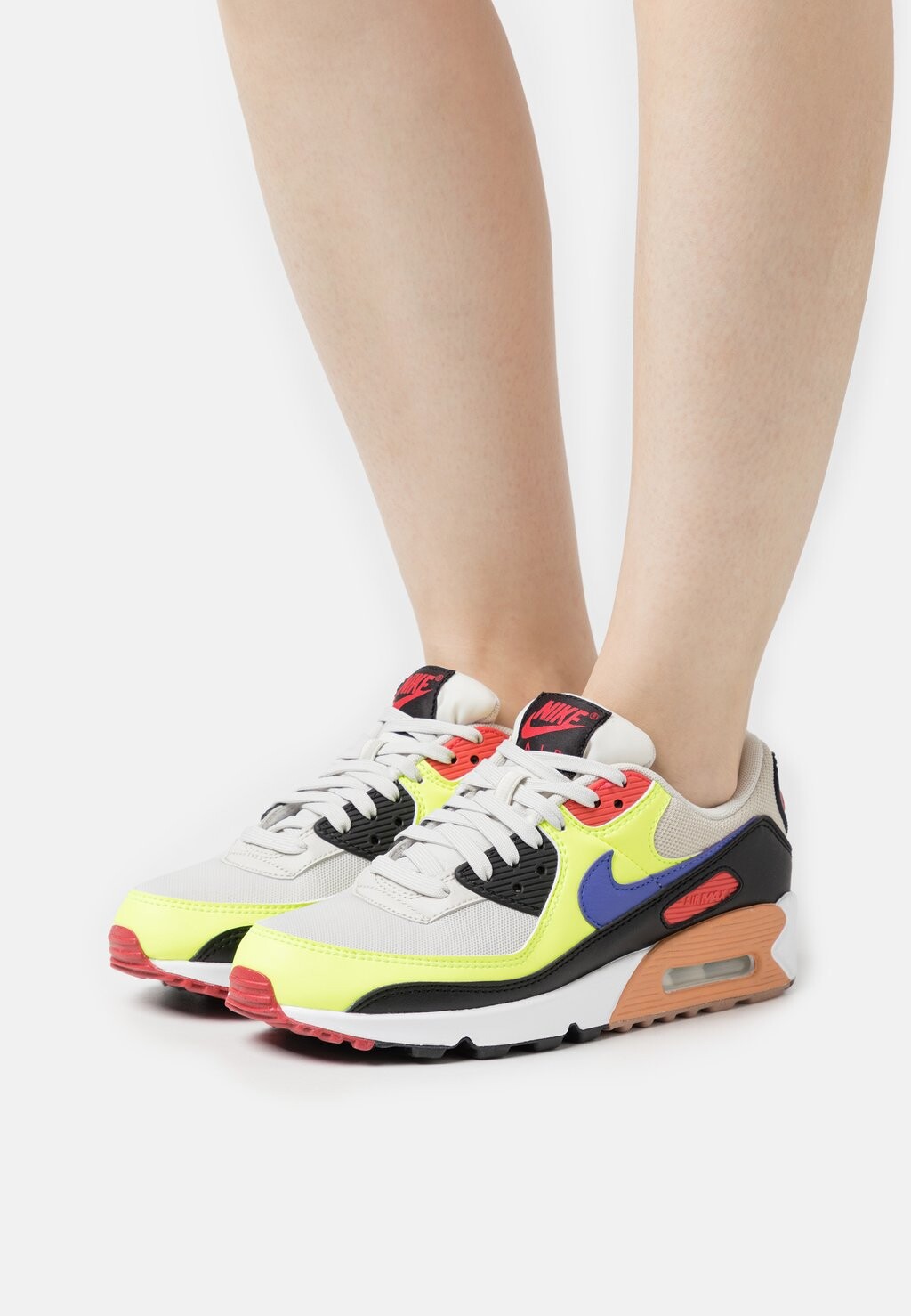 

Кроссовки Nike W AIR MAX 90, цвет light bone/light ultramarine/volt/black/siren red/amber brown