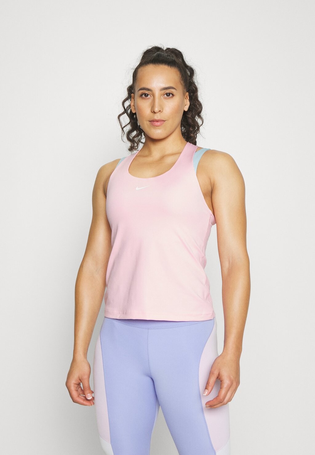 

Топ Nike