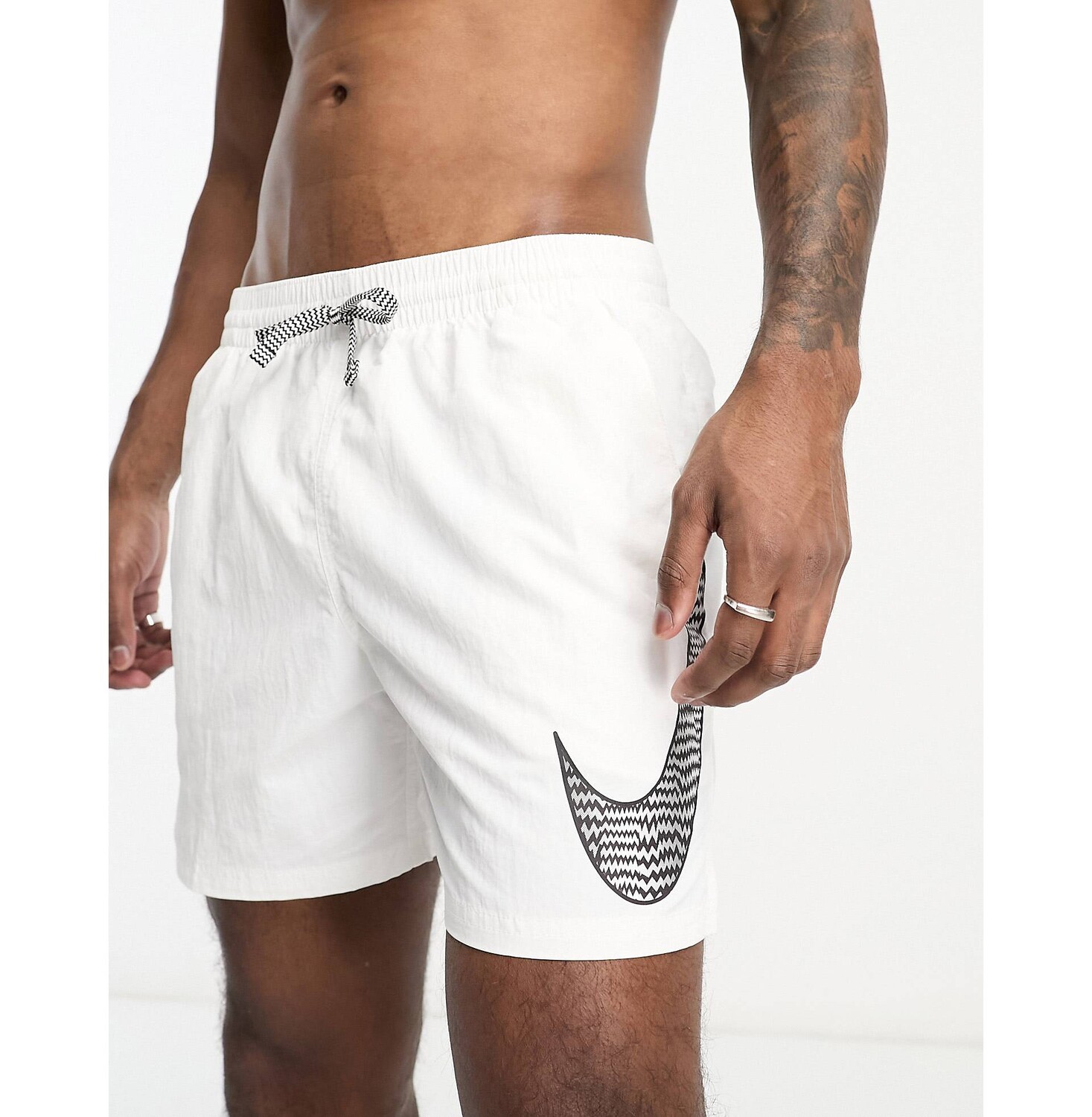 

Белые шорты с наполнителем Nike Swoosh шириной 5 дюймов Nike Swimming