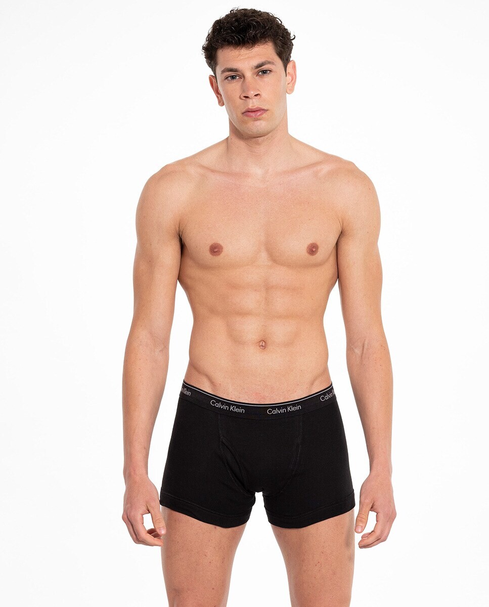 

Комплект из трех мужских трикотажных боксеров разных цветов Calvin Klein, мультиколор