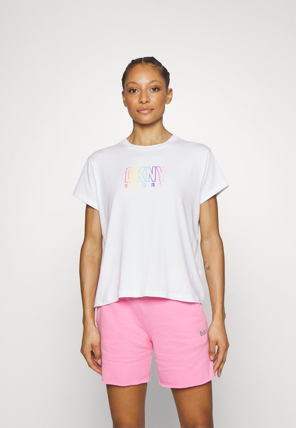 

Футболка с принтом DKNY, белый