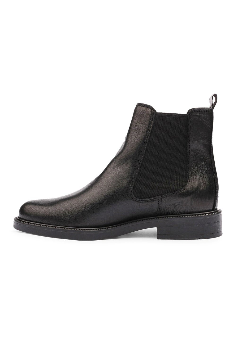 

Ботильоны Bata, Шварц
