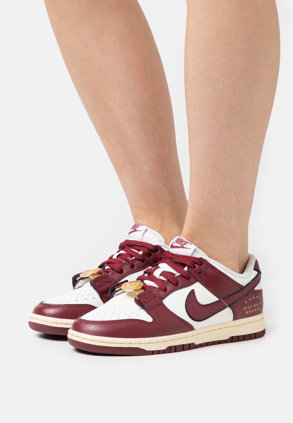 

Кроссовки Nike