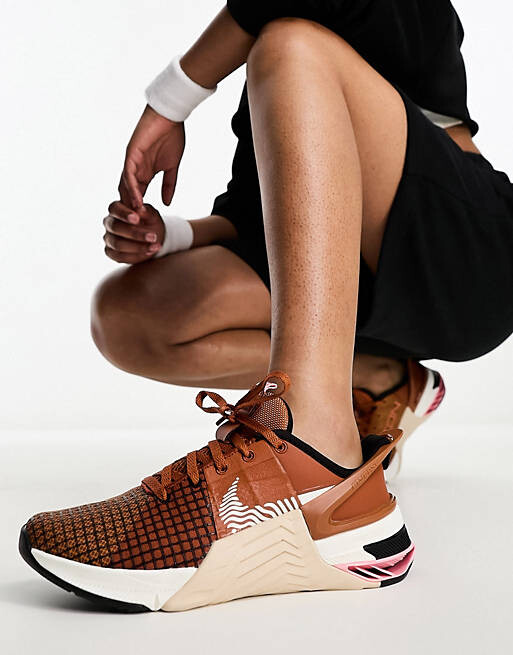 

Коричневые кроссовки Nike Training Metcon Flyease 8