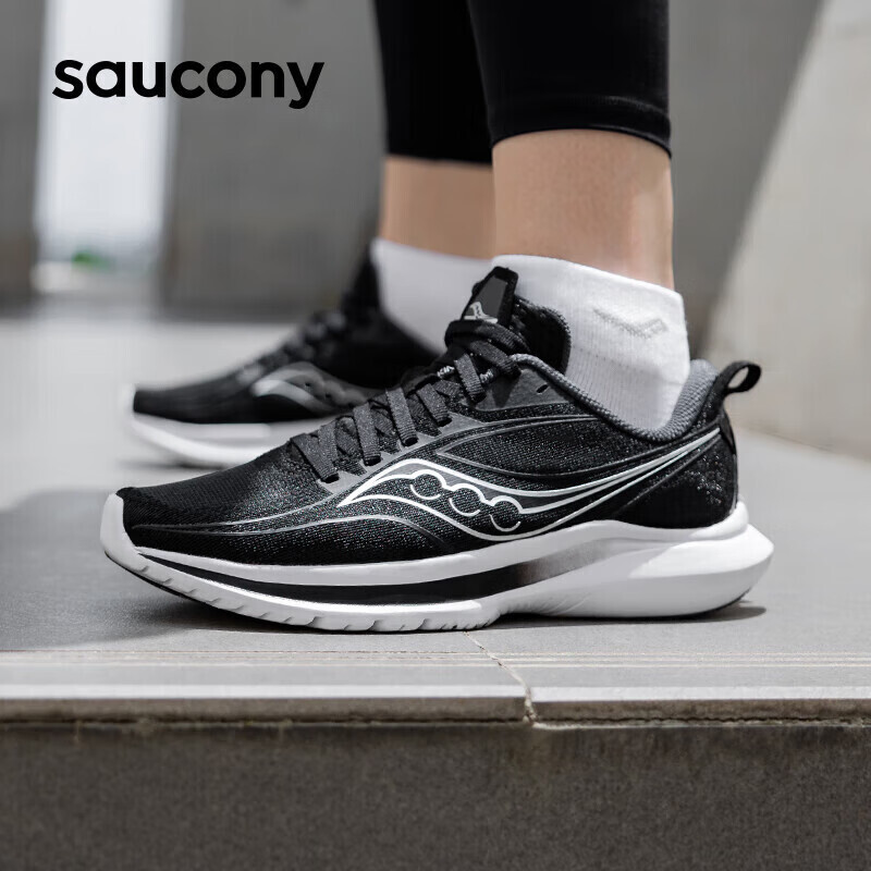 

Кроссовки амортизирующие женские Saucony Essence 13 тренировочные, черный / серебристый