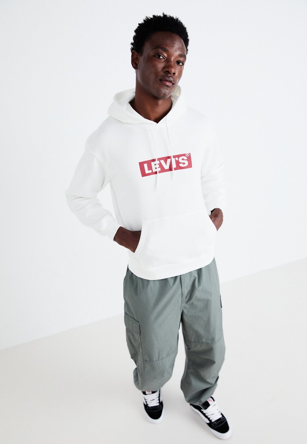 

Толстовка Relaxd Graphic Hoodie Levi's, белый