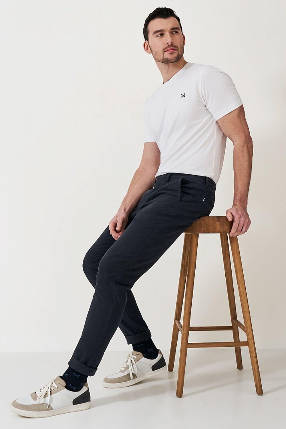 

Брюки-Чиносы Crew Clothing приталенного кроя Crew Clothing Company, черный
