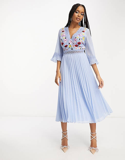 

Бледно-голубое платье миди со складками и вышивкой ASOS DESIGN, Синий