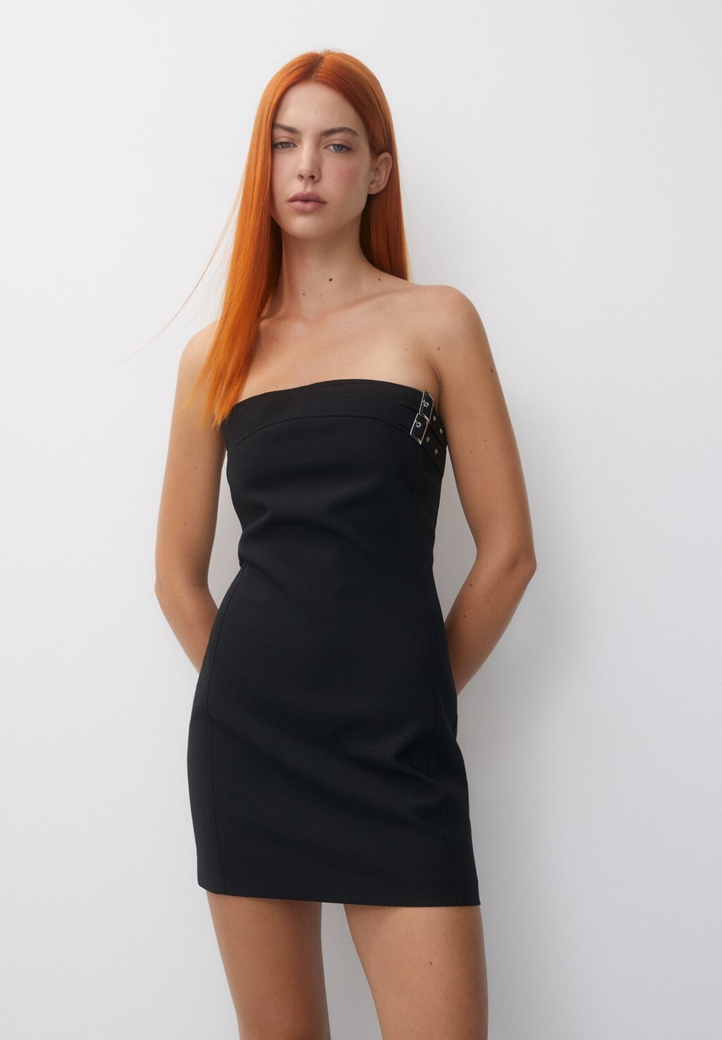 

Платье-футляр Short Bandeau PULL&BEAR, черный
