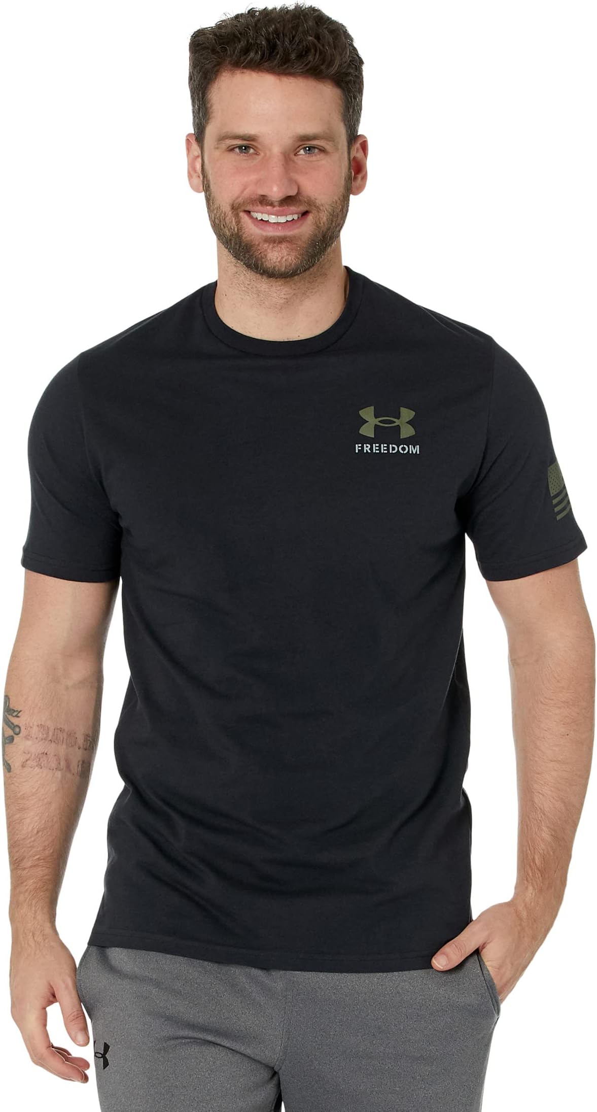 Новая футболка со знаменем свободы Under Armour, цвет Black/Steel