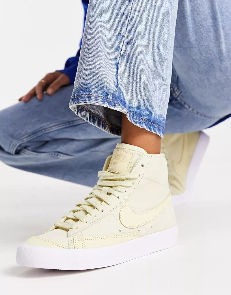 

Желтые кроссовки Nike Blazer Suede Mid '77