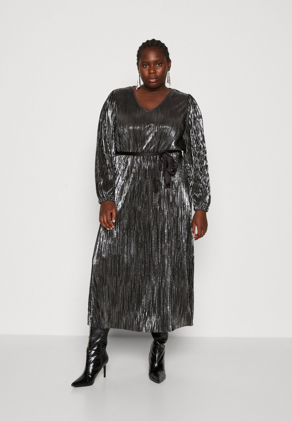 

Элегантное платье Vmcella Dress Vero Moda Curve, черный
