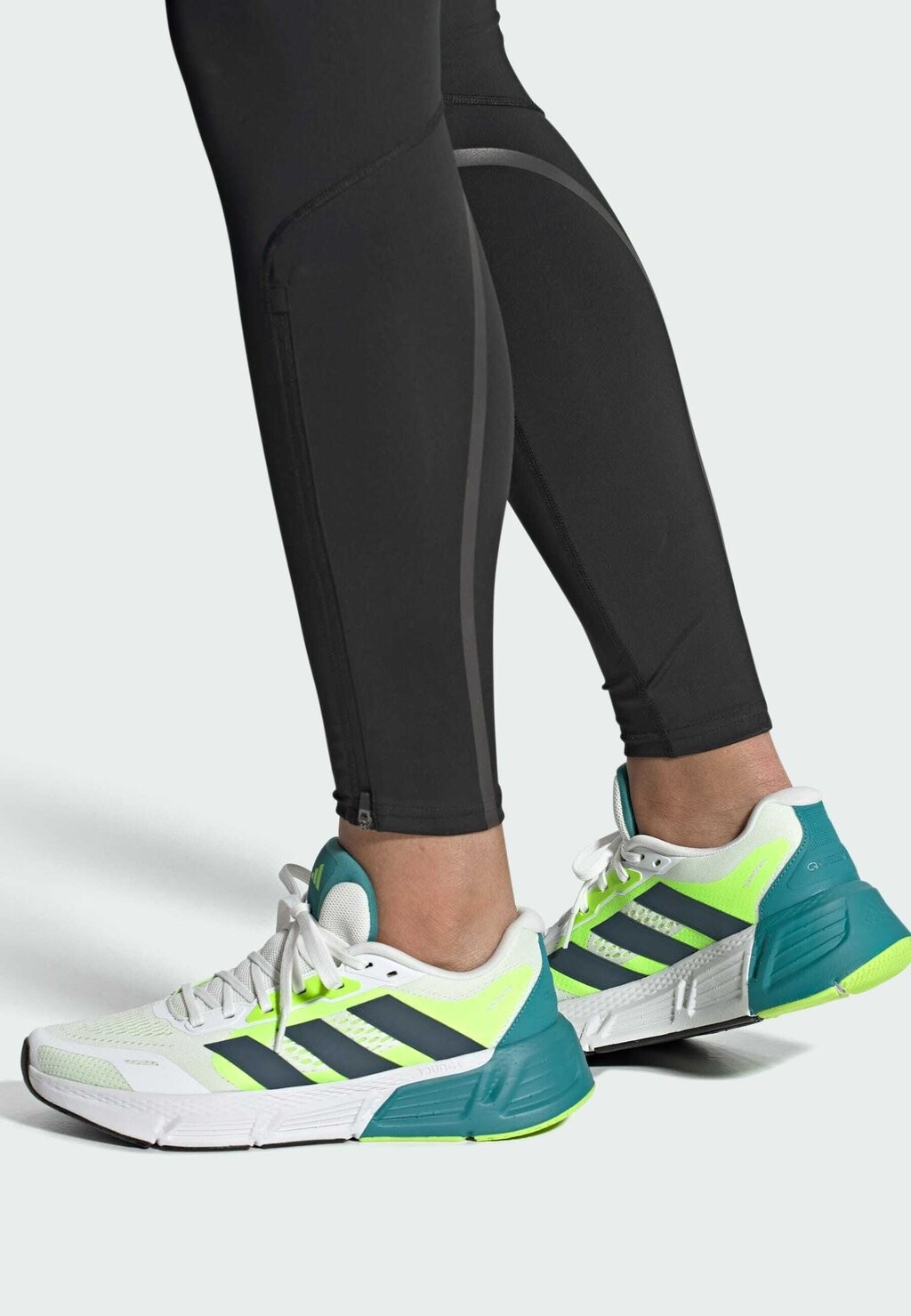 

Кроссовки Adidas