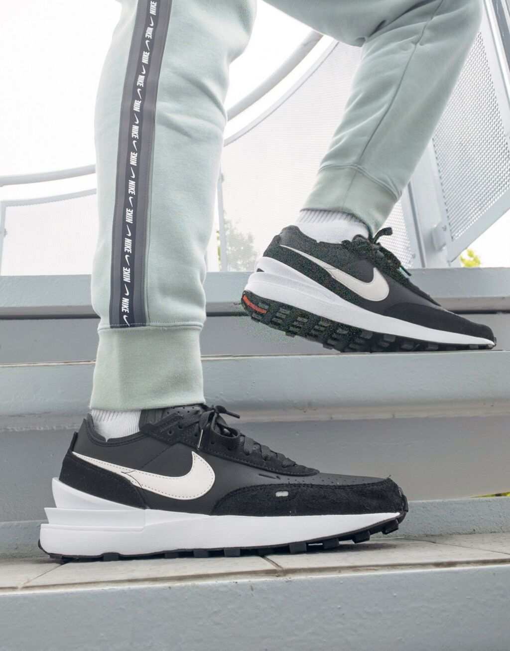 

Черные кожаные кроссовки Nike waffle one, Черный