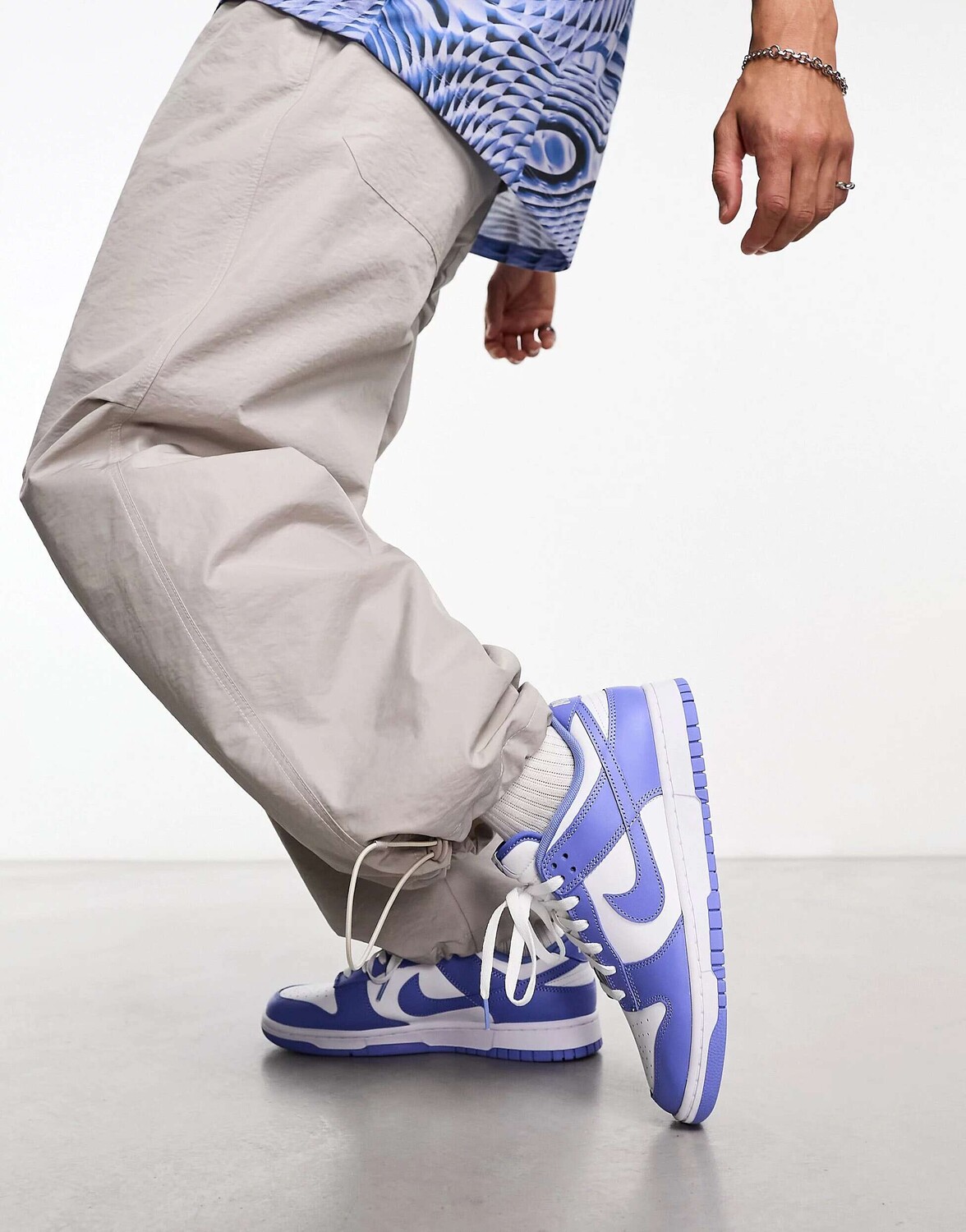 

Бело-синие кроссовки Nike Dunk Low Retro, Синий