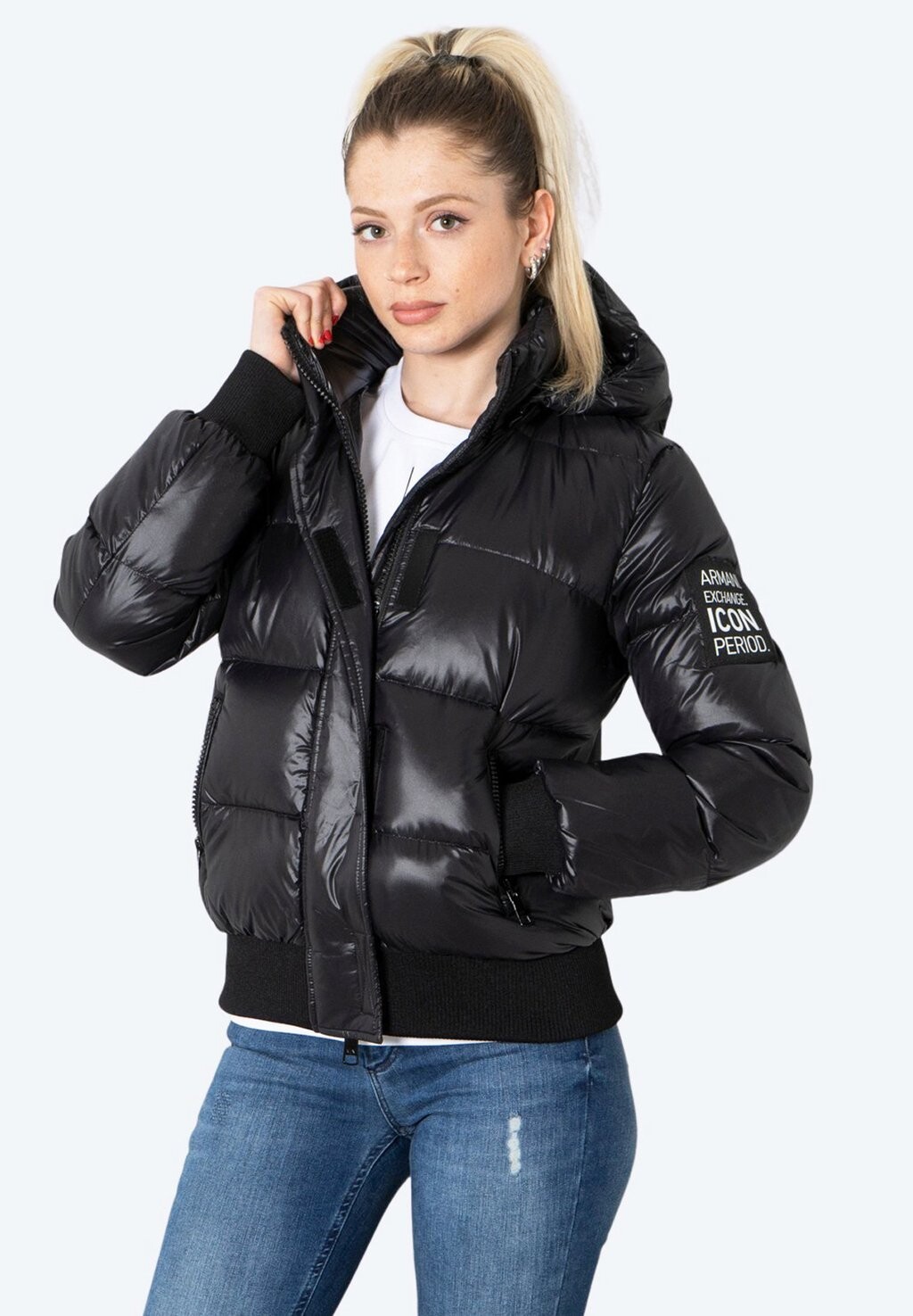 

Пуховик Armani Exchange, черный