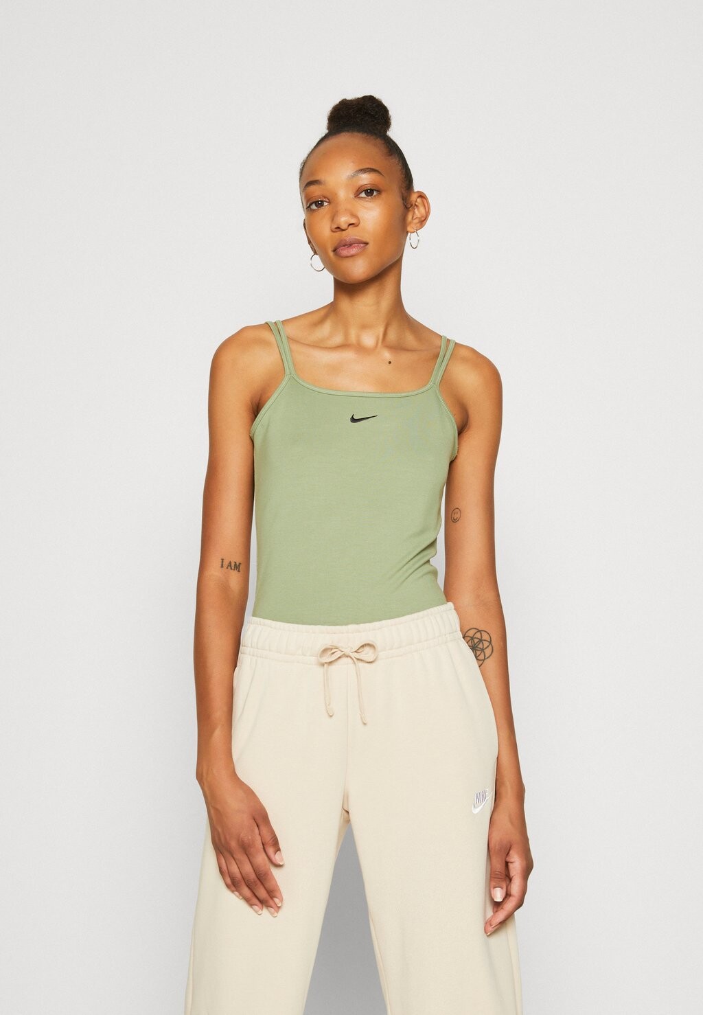 

Верх Nike БОДИ CAMI, цвет oil green/black