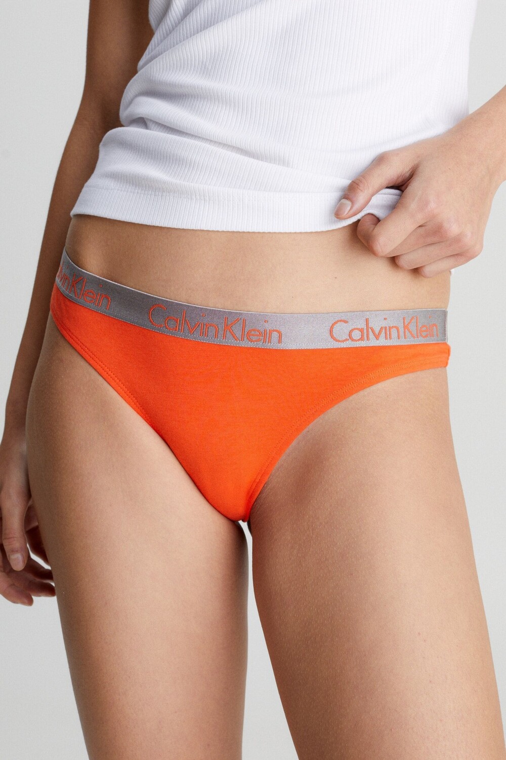 

Оранжевые блестящие хлопковые стринги Calvin Klein, оранжевый