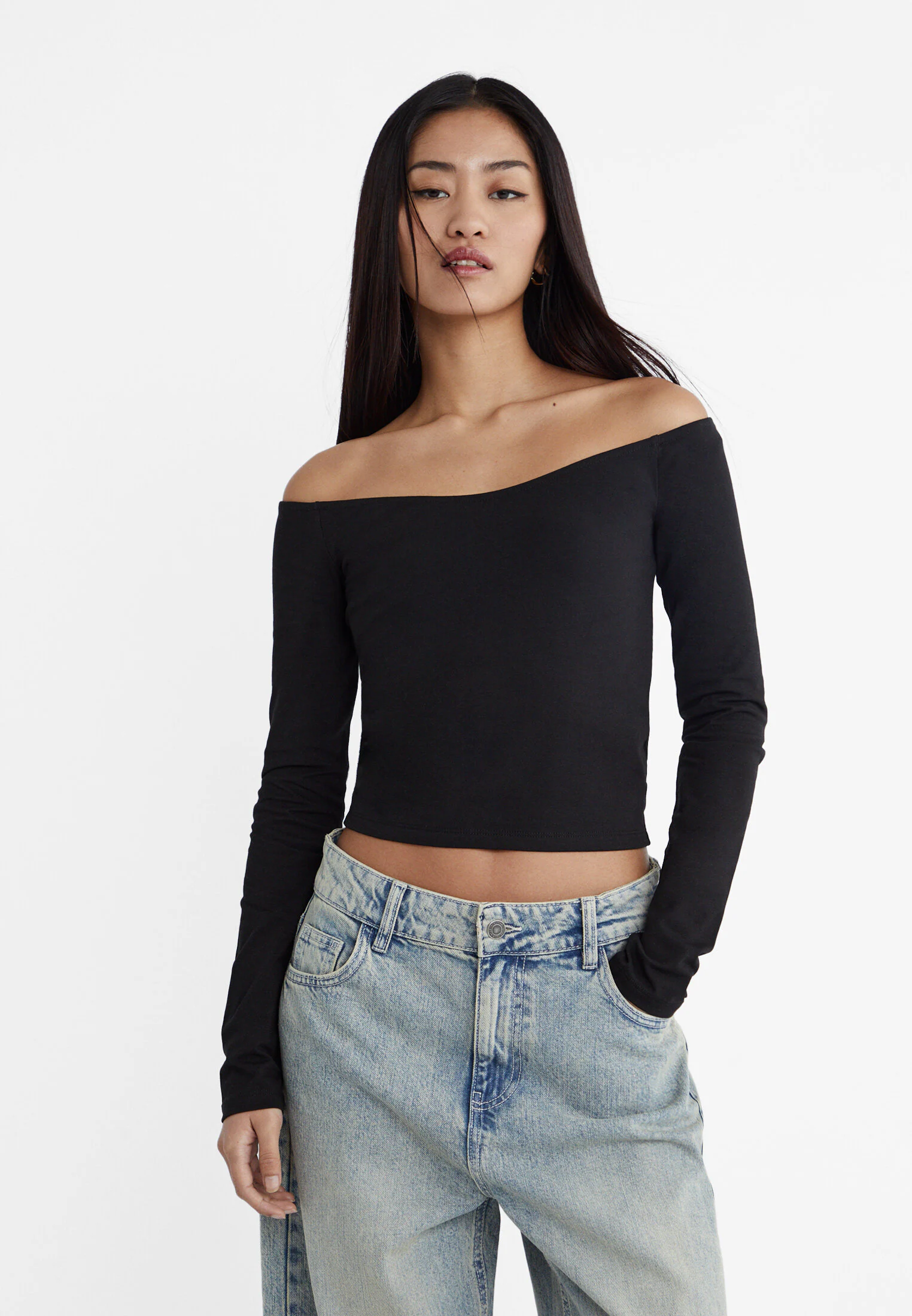 

Футболка с деталью выреза Stradivarius, черный