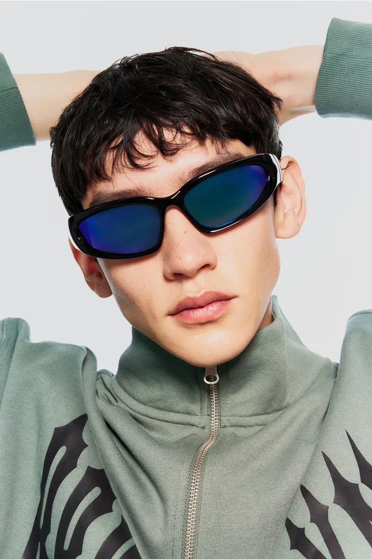 

Объемный свитшот с молнией сверху H&M, зеленый